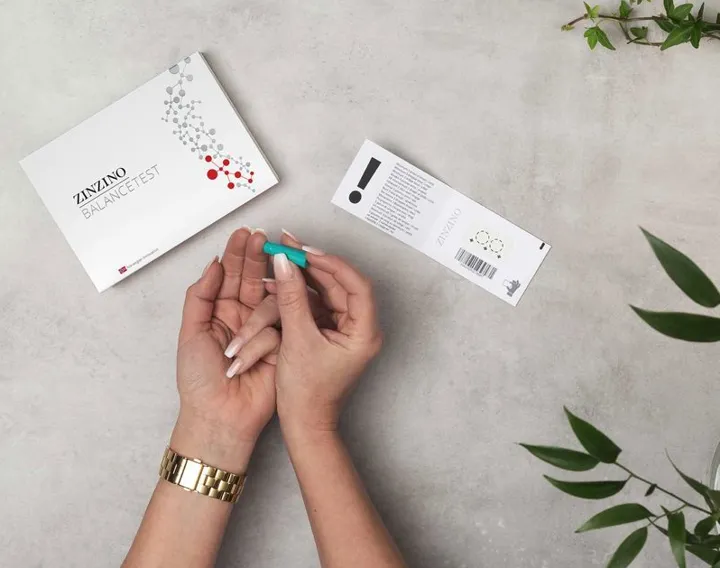 Hands holding the BalanceTest card